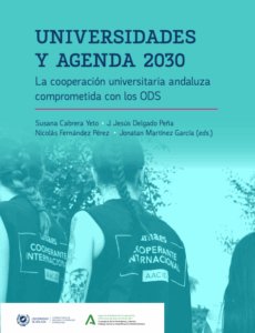Las universidades andaluzas se encuentran comprometidas con la Agenda 2030 a nivel institucional. No obstante, cabe preguntarse por la incidencia de dicha agenda en la docencia universitaria, en las asignaturas y aulas universitarias. Este trabajo presenta una investigación desarrollada en universidades andaluzas. En una primera fase se analizaron planes de estudio de todas las ramas de conocimiento. En la segunda se analizan las prácticas docentes que se desarrollan en asignaturas a partir de autoinformes docentes y de estudiantes. Las herramientas de análisis diseñadas permiten realizar una evaluación de las prácticas docentes, y cómo estas se ajustan a principios de sostenibilidad y de un emprendimiento azul y sostenible, de acuerdo con los Objetivos de Desarrollo Soste-nible (ODS). Las herramientas son rellenadas directamente por docentes y estudiantes en relación a asignaturas concretas. Los primeros análisis arrojan relevantes resultados para establecer diagnósticos iniciales en grados de todas las ramas de conocimiento, e incluso un catálogo de actuaciones concretas, diseñadas por el propio profesorado para mejorar en diversos ámbitos docentes que pueden relacionarse fácilmente con elementos de los ODS en la formación universitaria. Palabras clave:Sostenibilidad, Emprendimiento, Economía azul, Educación superior, Métodos de evaluación